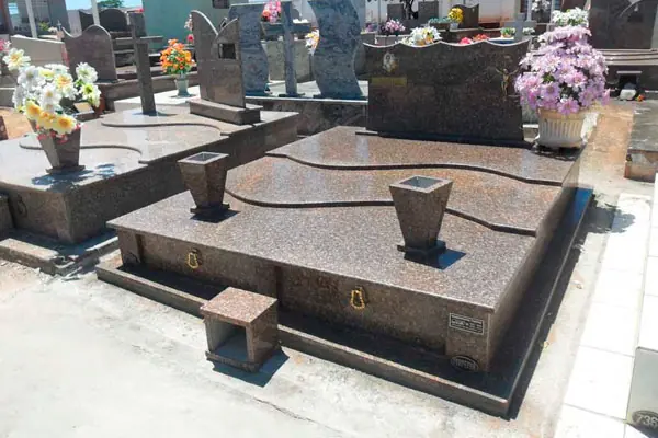 Túmulos executados pela Marmoraria Farina
