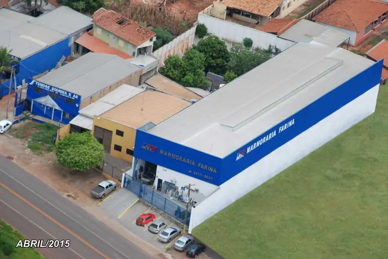Vista aérea do galpão da Marmoraria Farina, fotografada pela empresa em abril de 2015