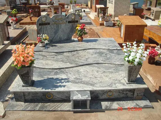 Foto 2 de 7: túmulo executado pela Marmoraria Farina
