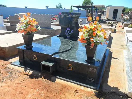 Foto 5 de 7: túmulo executado pela Marmoraria Farina