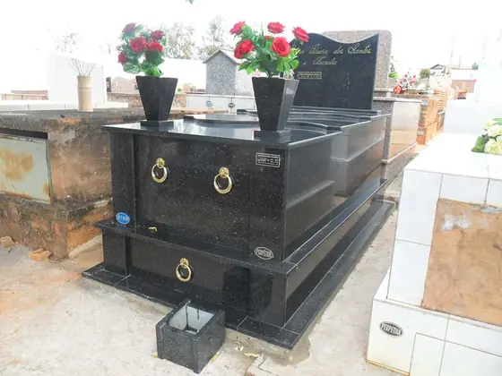 Foto 1 de 7: túmulo executado pela Marmoraria Farina